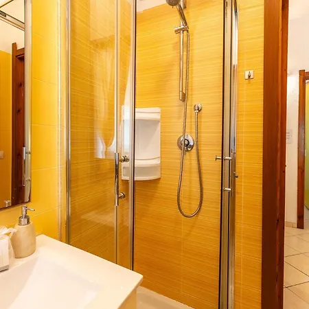 Dom wakacyjny Pinus Village Apartments, 100m To