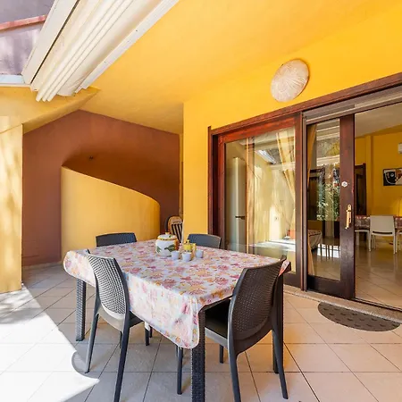 Pinus Village Apartments, 100m To