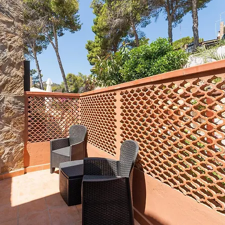 Pinus Village Apartments, 100m To